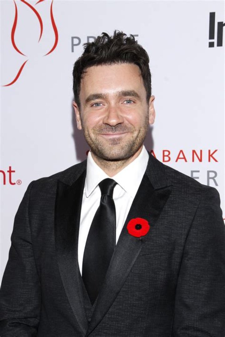 Allan Hawco Height, Weight, Net Worth, Age, Birthday, Wikipedia, Who, Instagram, Biography