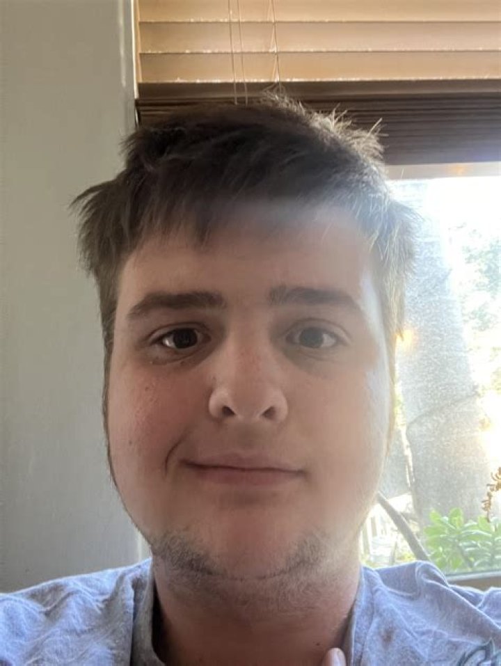 Has Pan Piano Done Face Reveal? Artist Has A Beautiful Face & Simple Looks