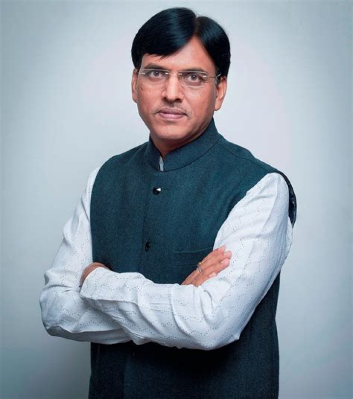 Mansukh Mandaviya Height, Weight, Net Worth, Age, Birthday, Wikipedia, Who, Nationality, Biography