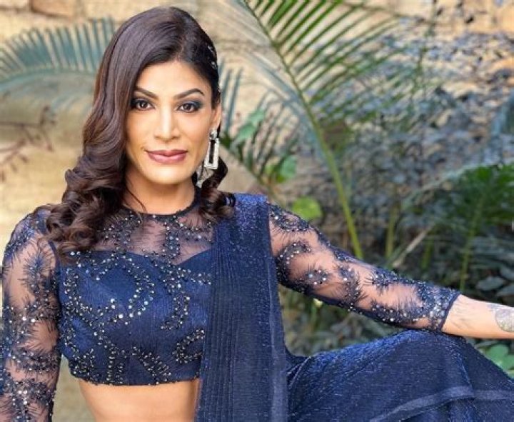 
Neethu Vanajakshi Height, Weight, Net Worth, Age, Birthday, Wikipedia, Who, Nationality, Biography 