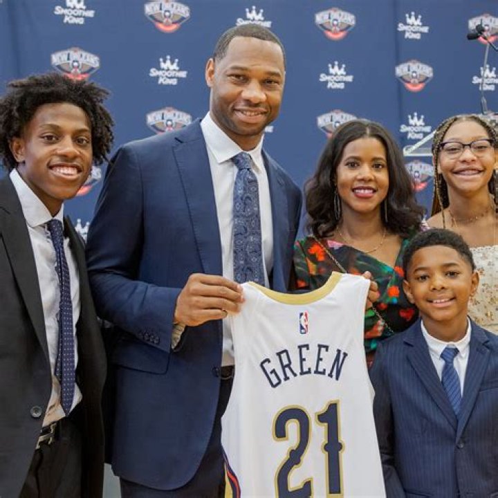 
New Orleans Pelicans Coach Willie Green Is Happily Married With Wife Terrah Meet Family On Instagram 