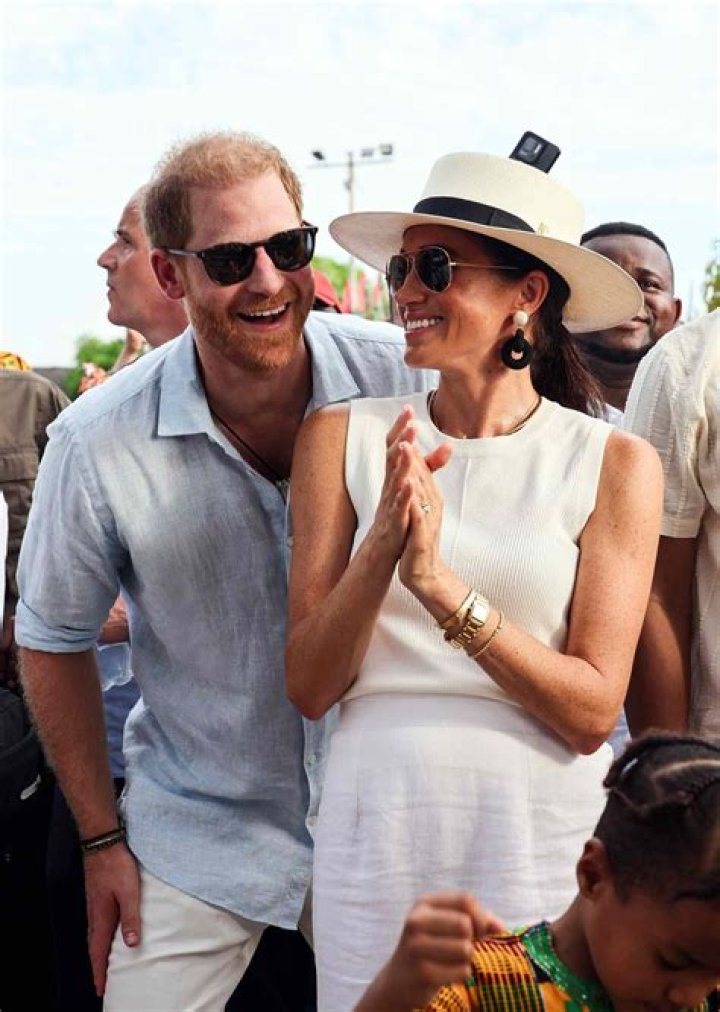 
Prince Harry and Meghan Markle Travel to Scotland Amid Concerns Over Queen Elizabeth’s Health 