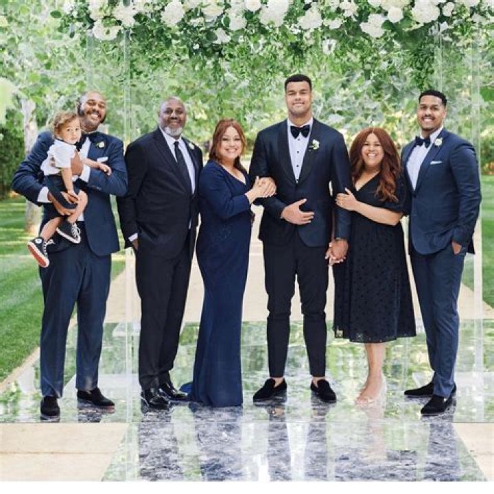 
Who Are Ezra Freeman parents Nancy Guy And Richard A. Freeman? Age Gap Family And Net Worth 