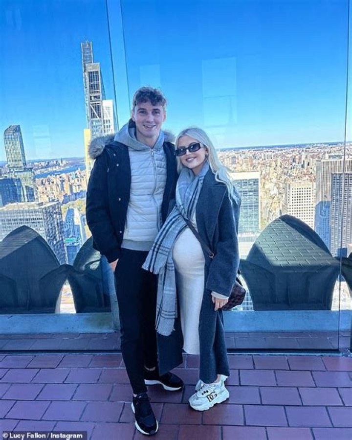 
Who Is Lucy Fallon’s Boyfriend Ryan Ledson? Pregnant Coronation Street Actress 