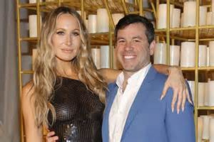 Why Do Fans Think Nikki Glaser Is Pregnant In 2022? Update On Her Realtionship With Chris Convy